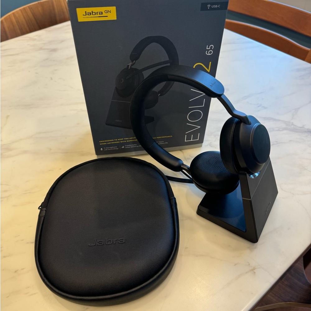 Jabra Evolve2 65 USB-C MS Stereo with Charging Stand